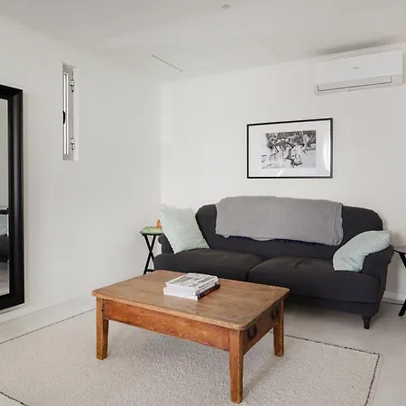 Graca's Charming Living Daire