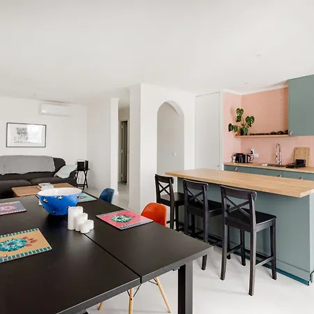 Graca's Charming Living Daire *